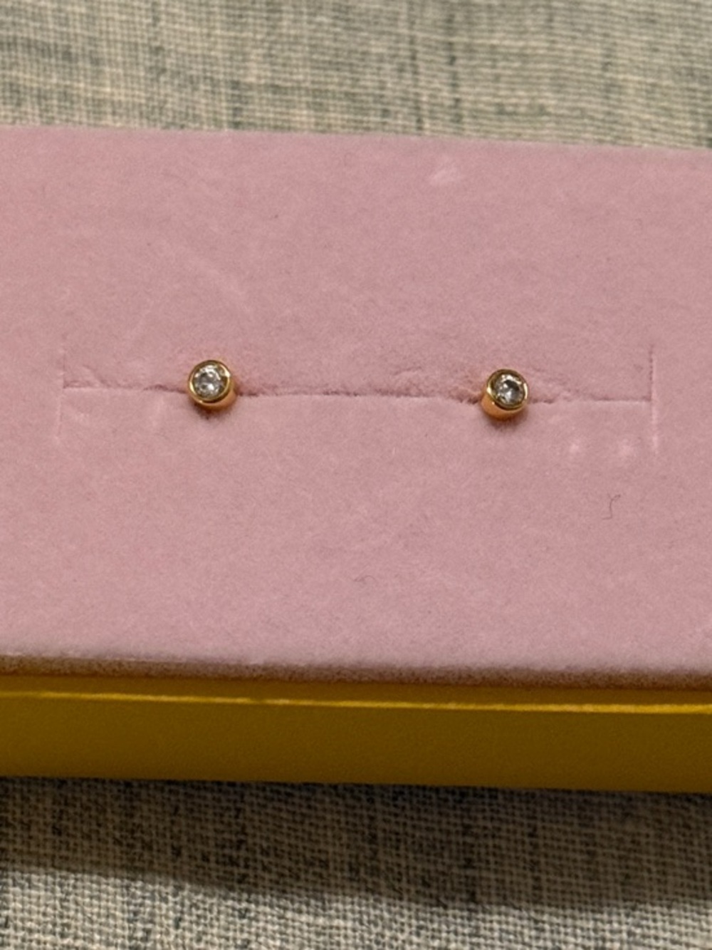 Maison Miru tiny sapphire studs in 14k gold - NEW IN BOX - Picture 2 of 5